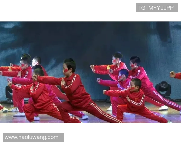 足球明星亲临武术表演现场感受中国传统文化魅力与激情碰撞